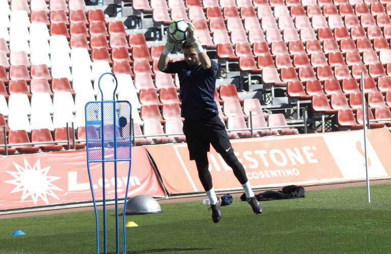 René Román entrenando en el Estadio.