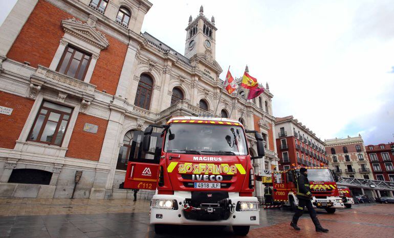 Presentación de los nuevos vehículos de los bomberos de Valladolid