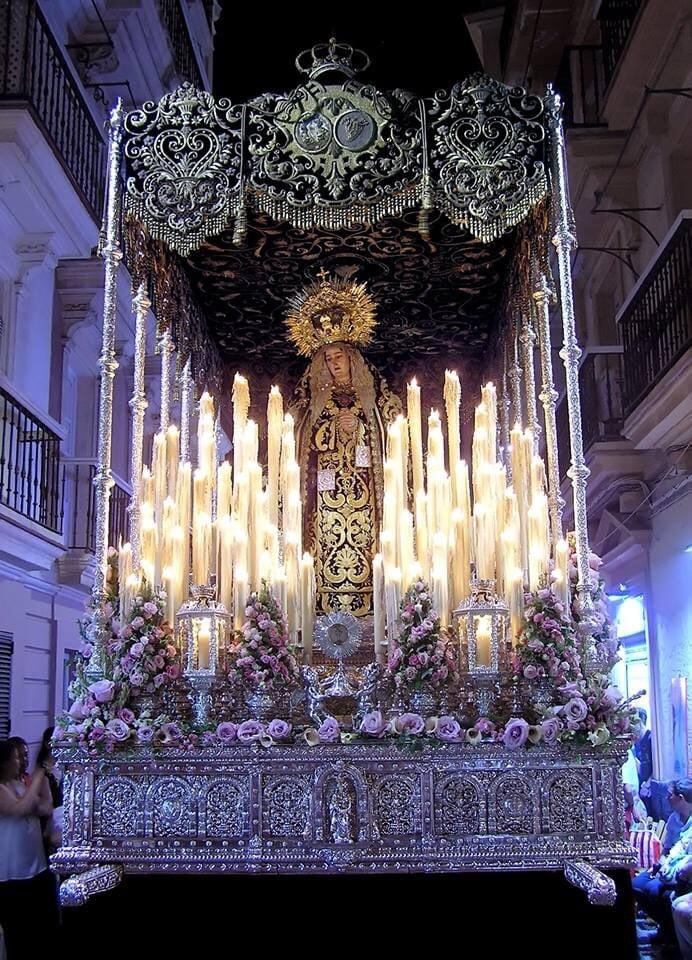 Paso de palio de la Virgen de los Dolores de Servitas. Foto Fraternidad Servitas.