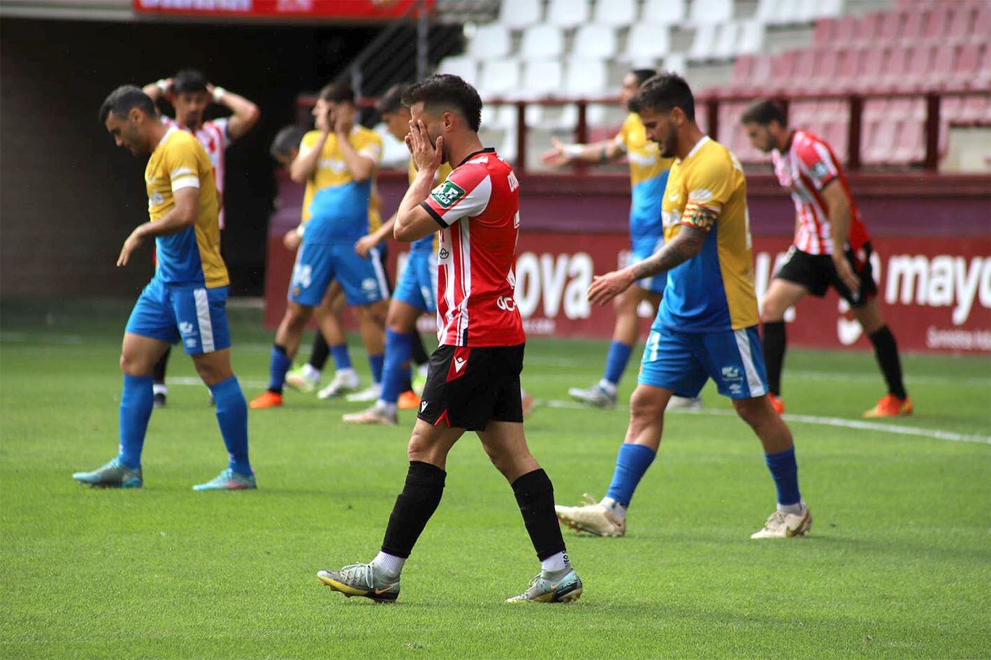 Carlos Doncel se lamenta de una ocasión fallada / UD Logroñés