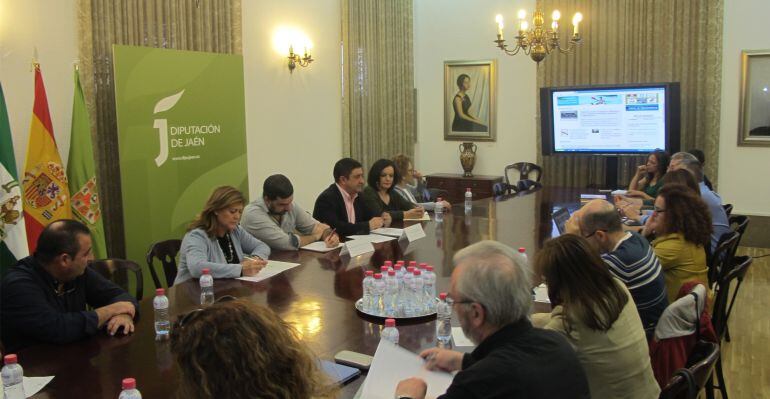 Miembros del Consejo Asesor de Cooperación Internacional y Ayuda al Desarrollo durante la reunión.