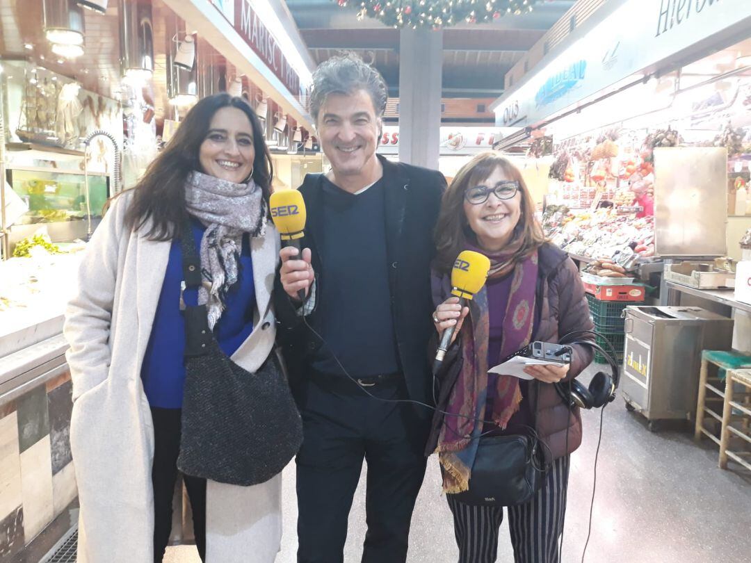 Ágata Albero, Carles Abellán i Rosa Badia, al Mercat de la Concepció.