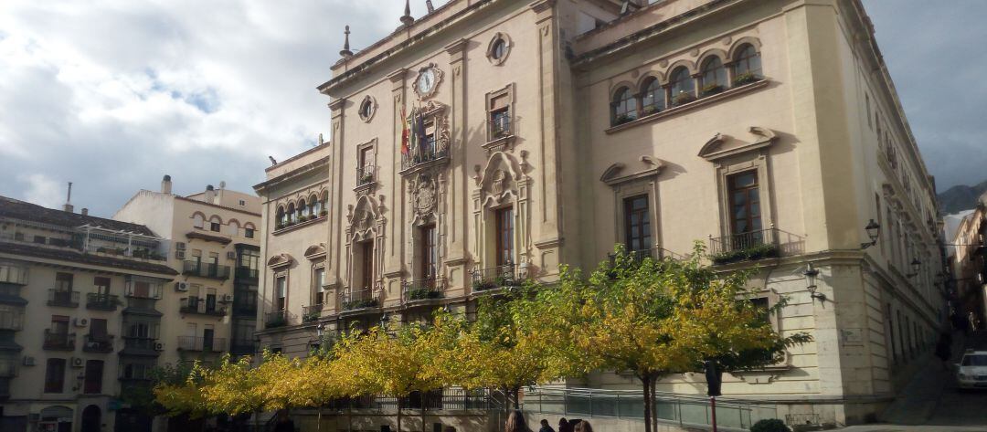 Fachada principal del Ayuntamiento de Jaén.