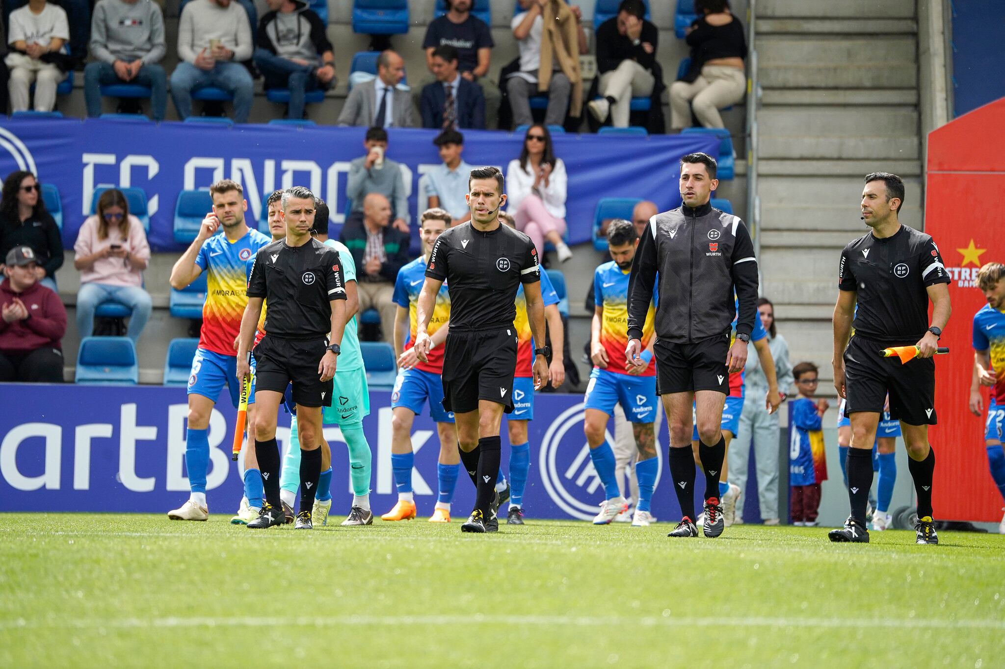 Un instant abans del començament de l'últim partit de la temporada passada a l'Estadi Nacional.