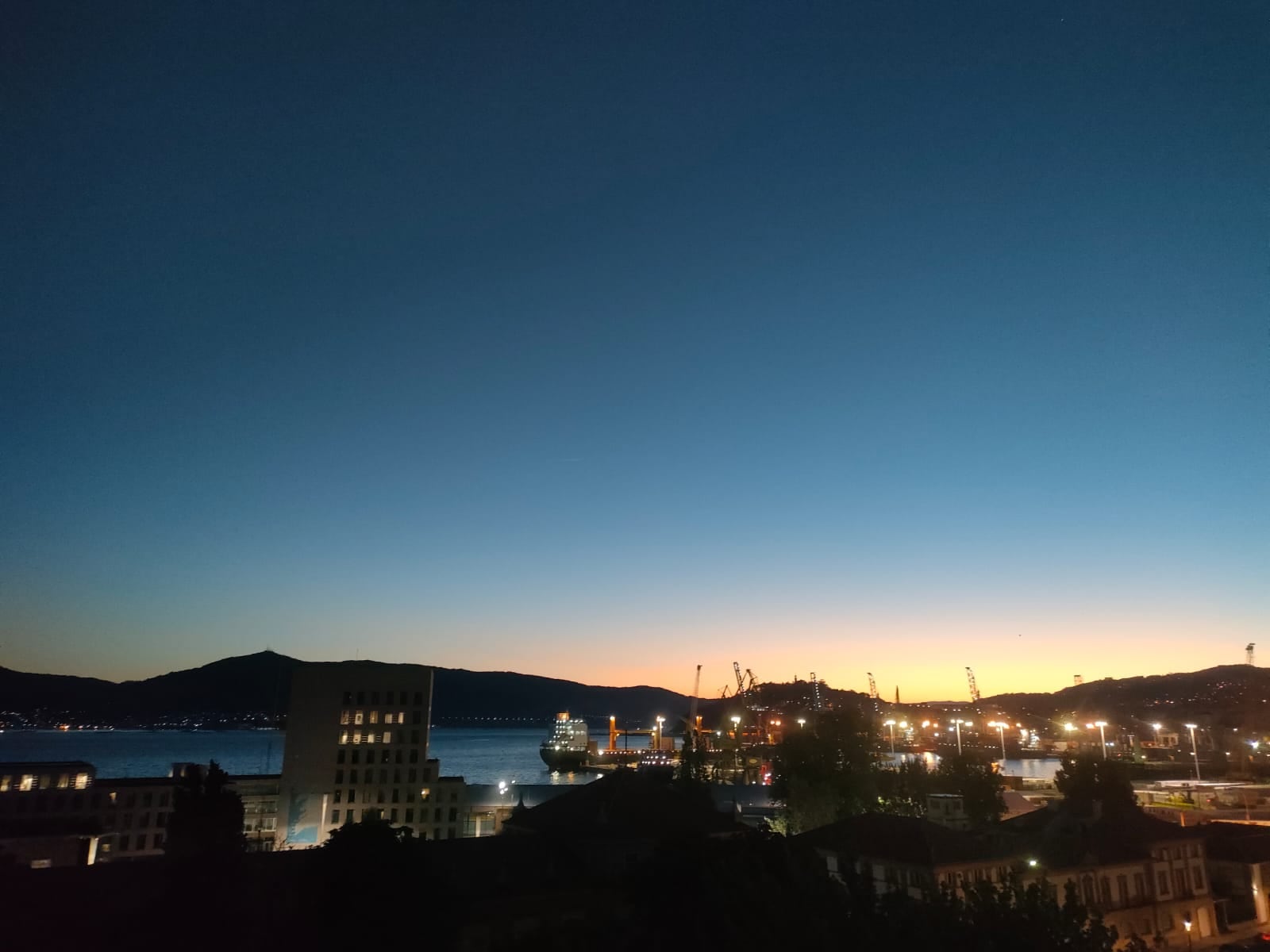 Vista de la costa desde Radio Vigo a las 6.45h.