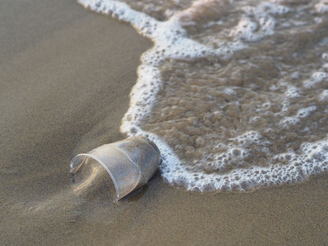 Plástico en la playa