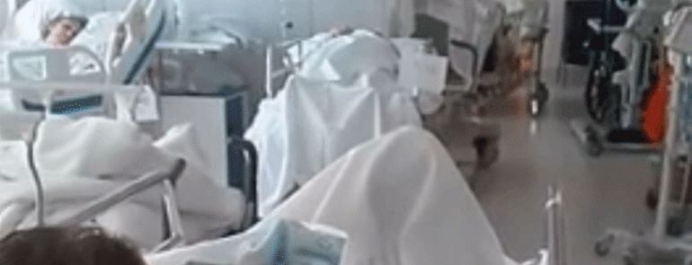 Camillas en las urgencias del CHUAC