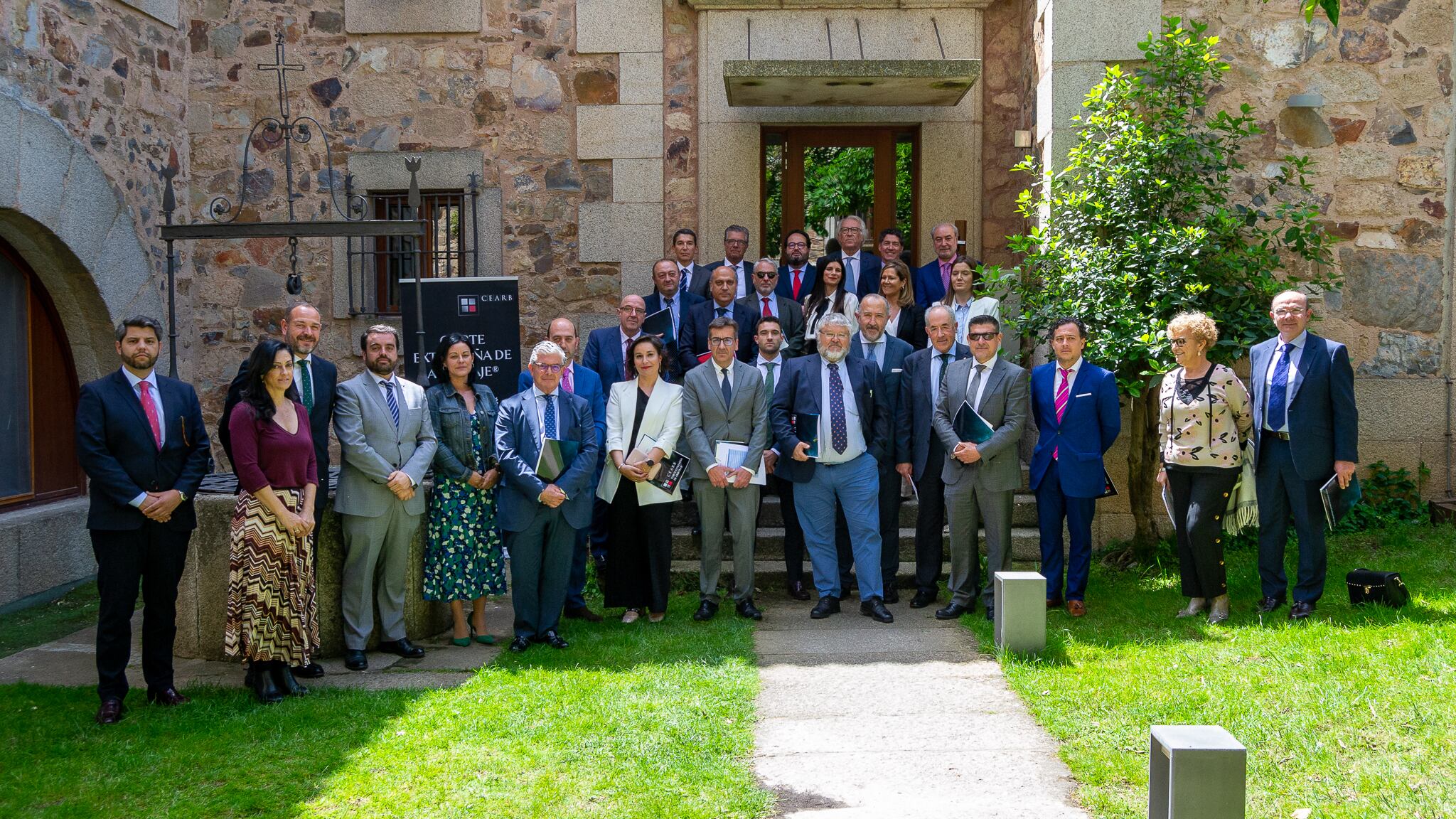 Miembros de la Corte Extremeña de Arbitraje en el acto de constitución