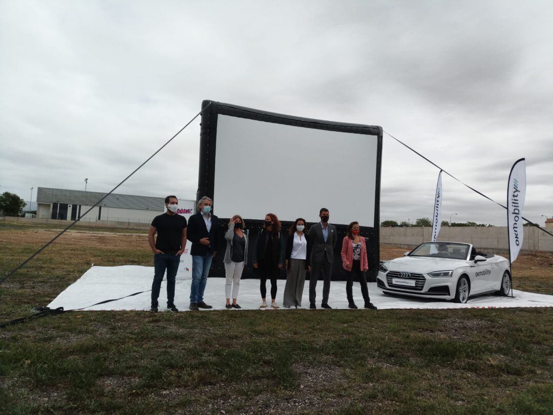 Pantalla utilizada para la presentación del autocine, no para proyectar las películas.