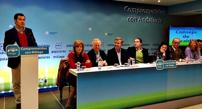 Juan Manuel Moreno Bonilla durante su intervención en el Consejo de Alcaldes celebrado en la sede provincial del PP de Málaga