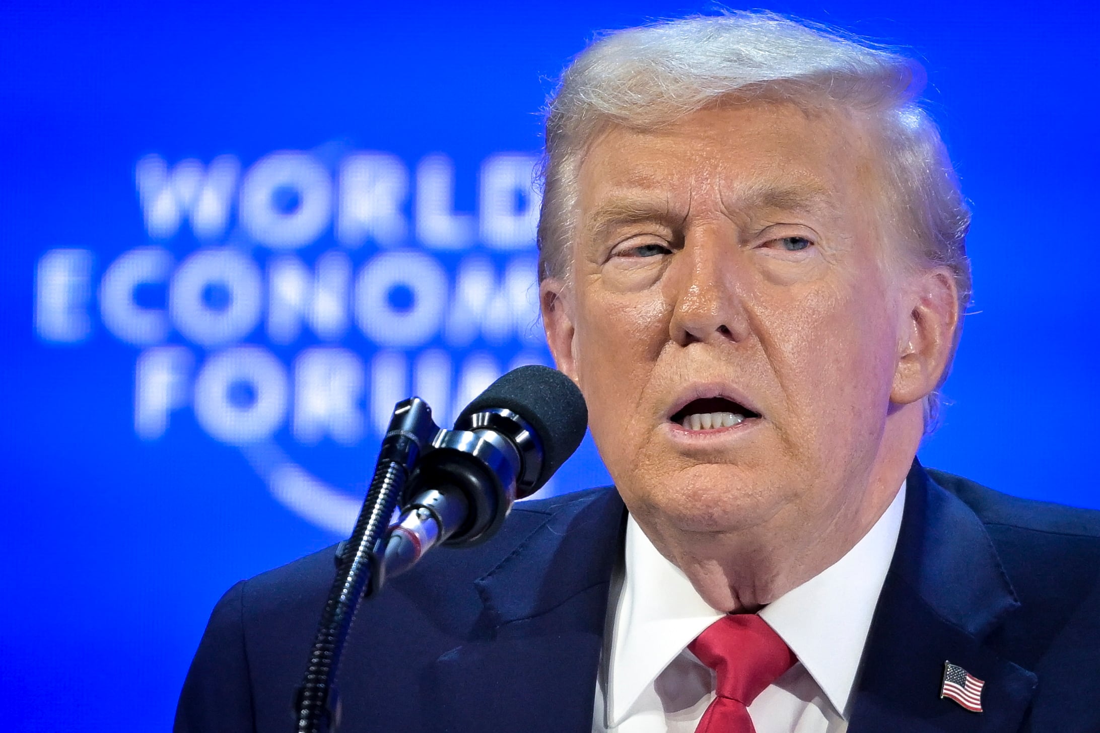 Trump se lía y confunde Islandia con Groenlandia durante su discurso en Davos: "Ya nos ha costado mucho dinero"