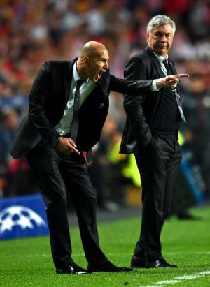 Zidane da indicaciones a los jugadores durante la final de Lisboa