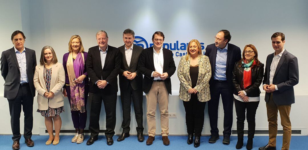 Foto de familia de los candidatos del PP en las capitales de provincia