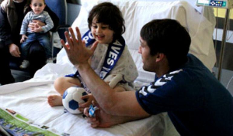 El portero Goitia en el Hospital de Txagorritxu.