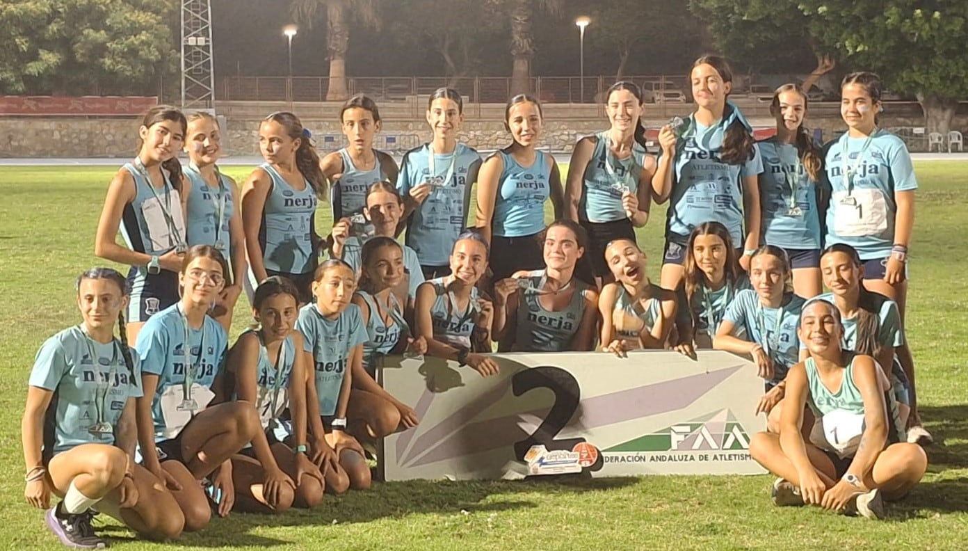 El equipo femenino sub 14 del Trops-Cueva de Nerja, que acabó segundo en el Campeonato de Andalucía