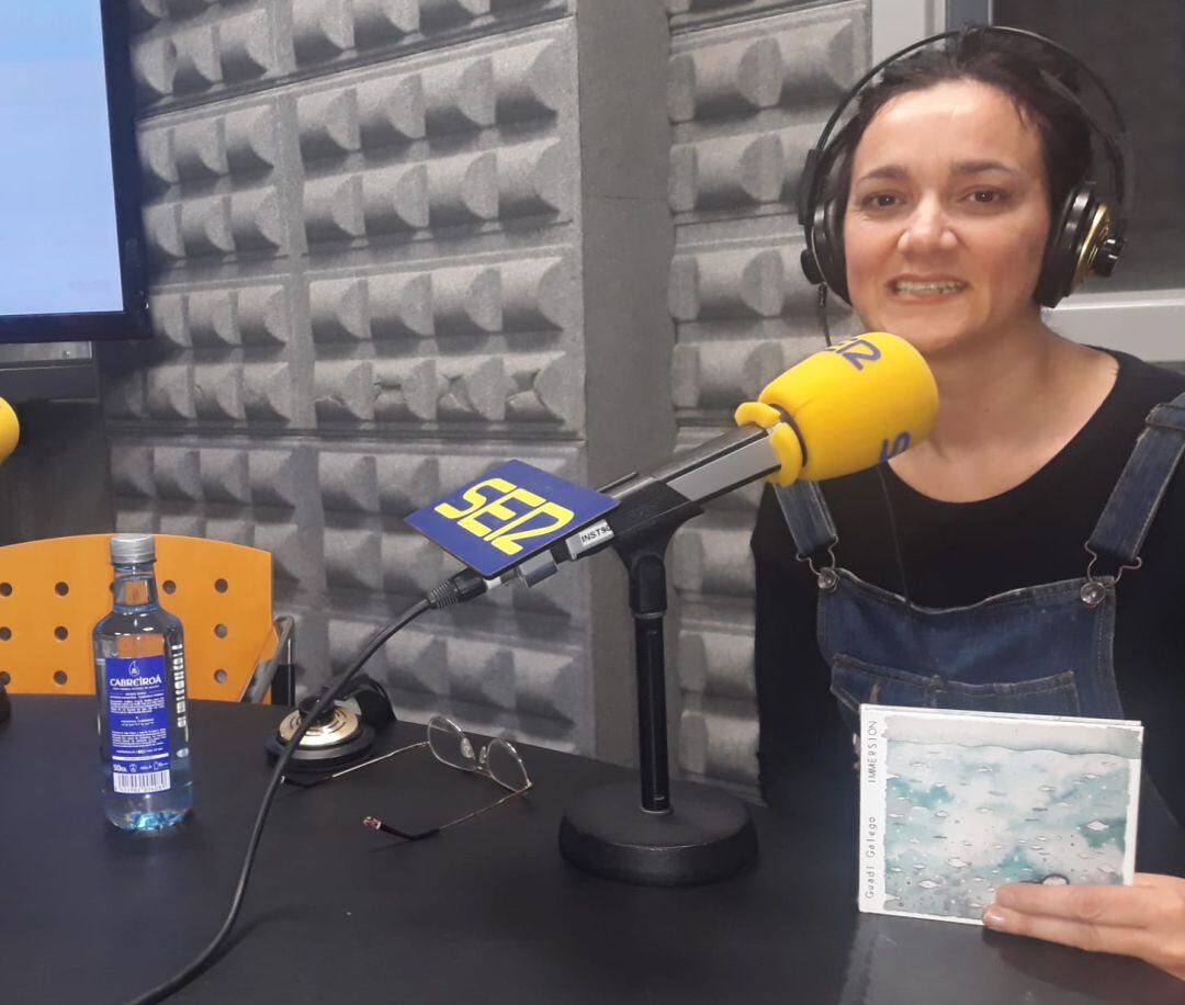 La cantante Guadi Galego en los estudios de Radio Vigo. 