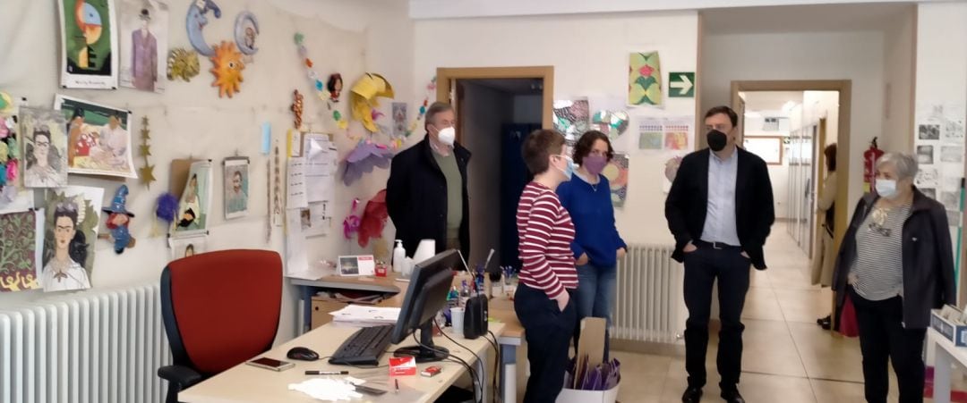 Visita del presidente de la Diputación, Valentín González Formoso, visita la sede de la Asociación Pro Enfermos Mentales de A Coruña