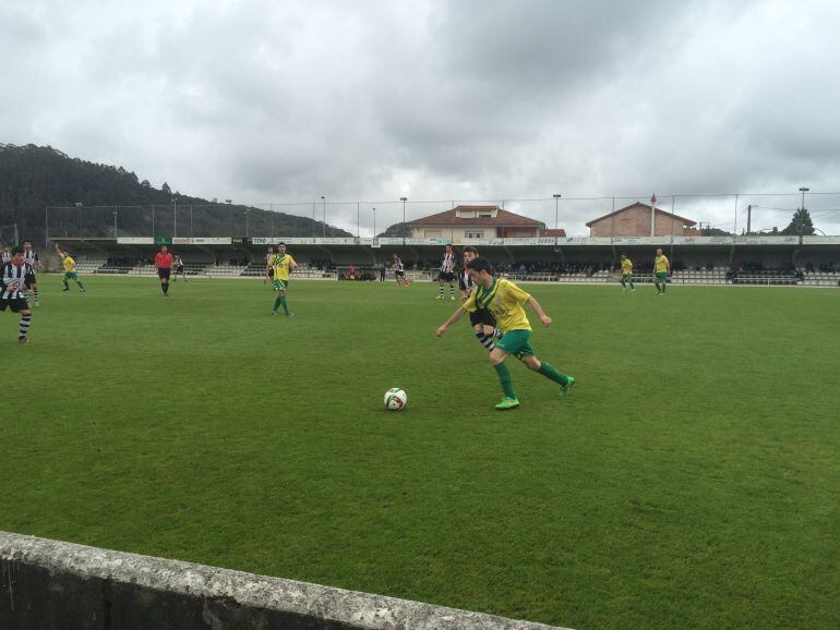 Carlos Estrada durante el partido de ayer
