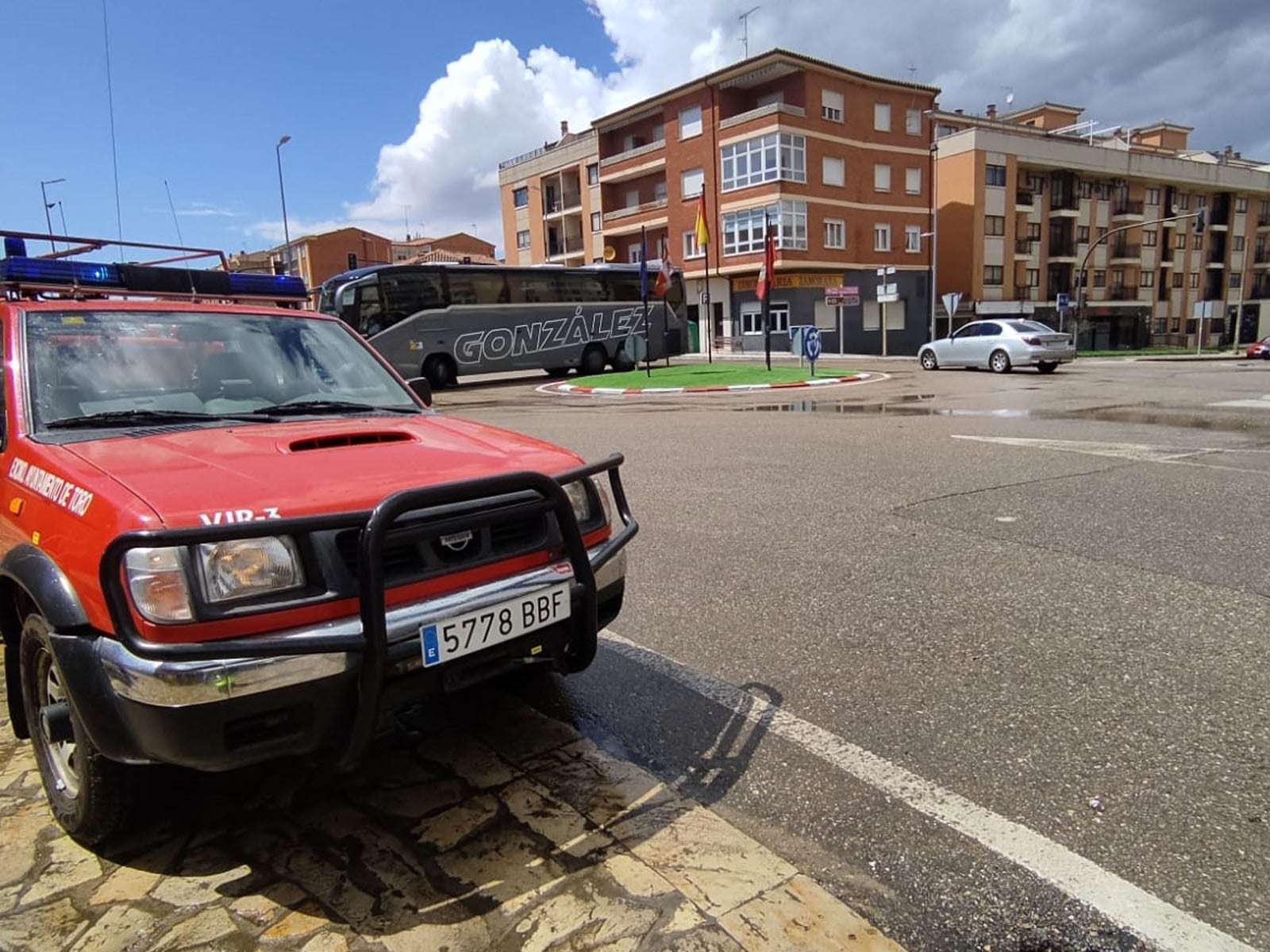 Uno de los vehículos de los Bomberos de Toro en  la travesía de la Nacional - 122