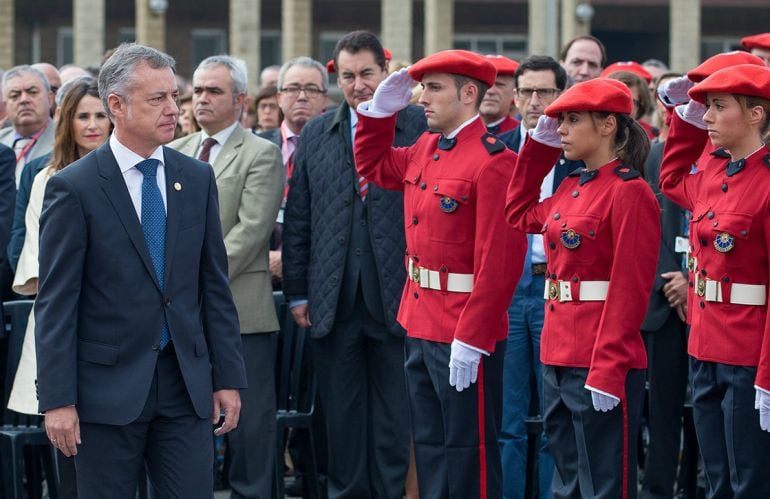 Iñigo Urkullu pasa revista a una nueva promoción de la Ertzaintza