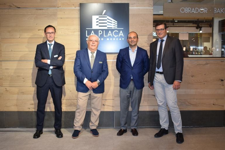 José Antonio Guill, responsable de Restauración de El Corte Inglés Colón; Domingo Quesada, director de El Corte Inglés Pintor Sorolla - Colón; Guillermo Arcenegui, director nacional de Restauración; y Pau Pérez Rico, director regional de Comunicación y Re