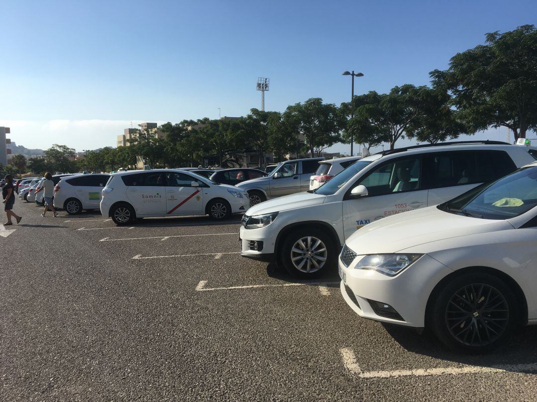 Imagen de archivo de varios taxis de Ibiza