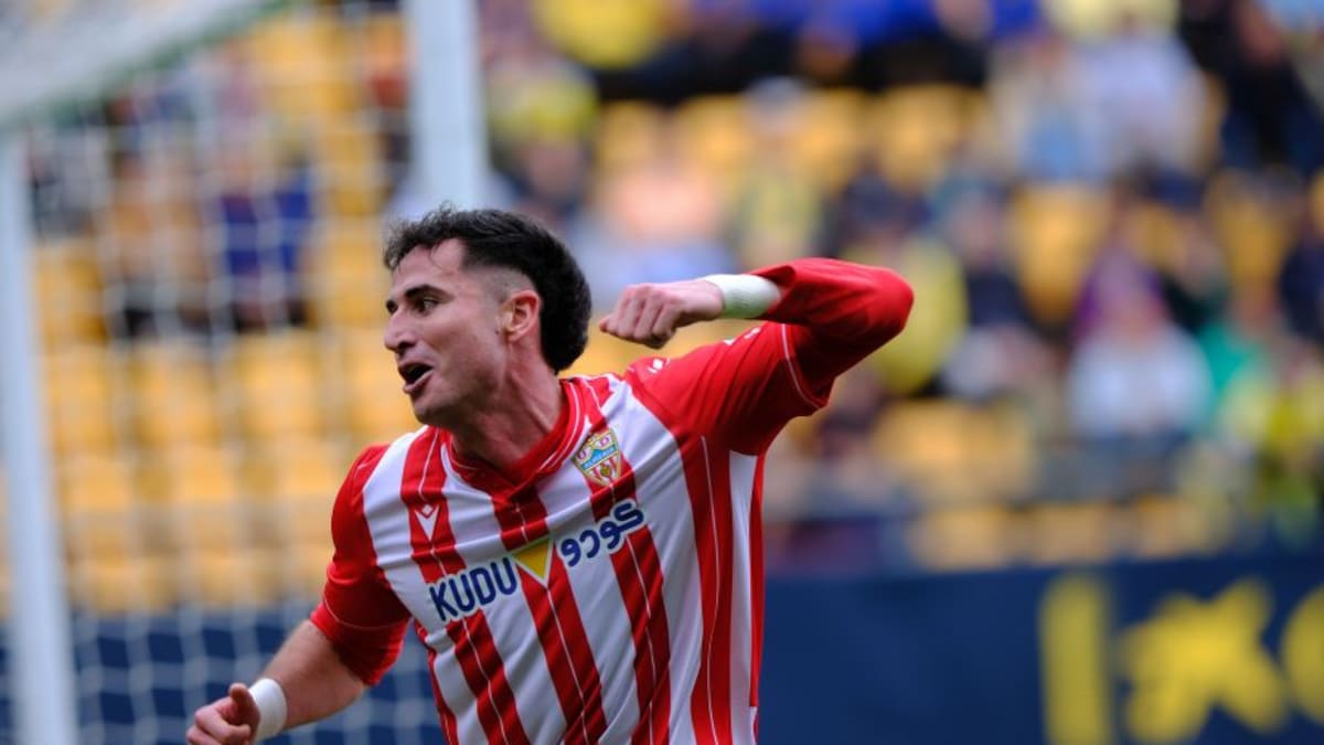 El Almería del traje y corbata acaba con la fregona