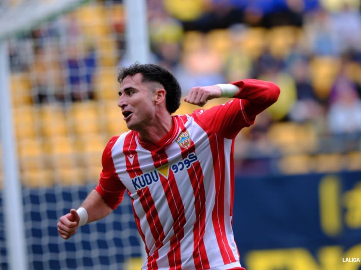 El Almería del traje y corbata acaba con la fregona