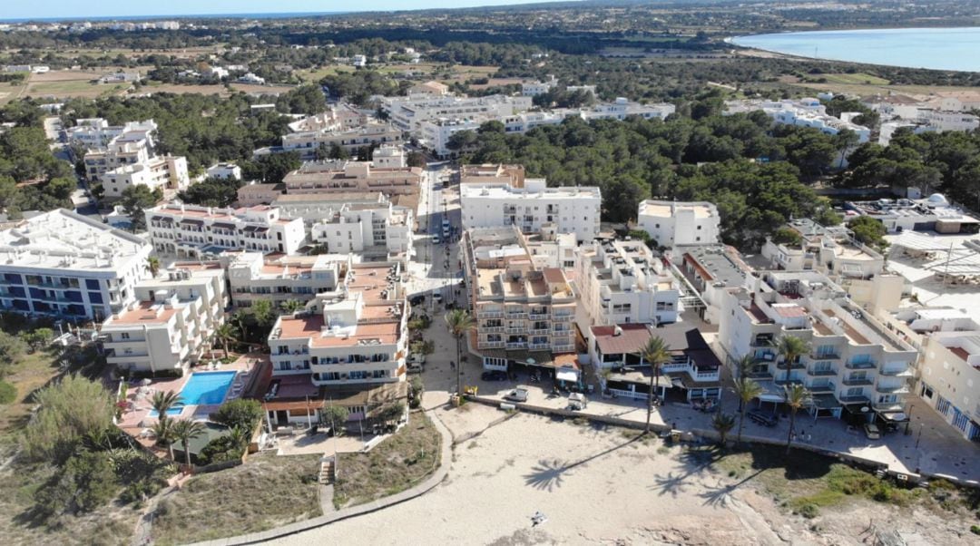 Imagen de la zona turística de es Pujols en Formentera