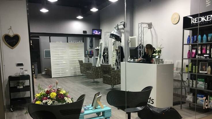 Les perruqueries de Manresa reaccionen a la mesura de no tancar en l'Estat d'alarma