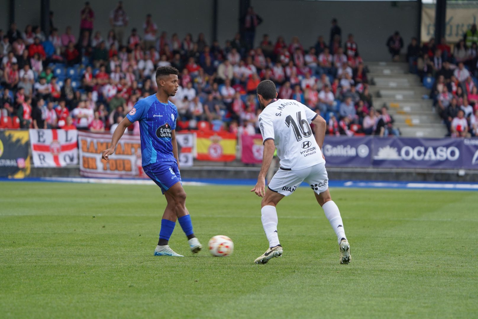 Más de mil leoneses acompañaron a su equipo.