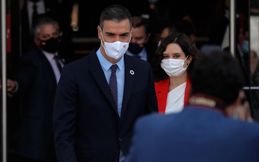 El presidente del Gobierno, Pedro Sánchez, y la presidenta de la Comunidad de Madrid, Isabel Diaz Ayuso