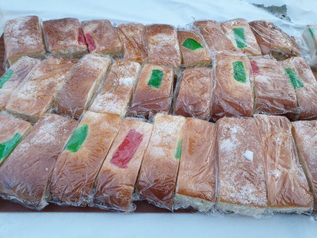 Las raciones de roscón se han entregado envueltas de forma individual