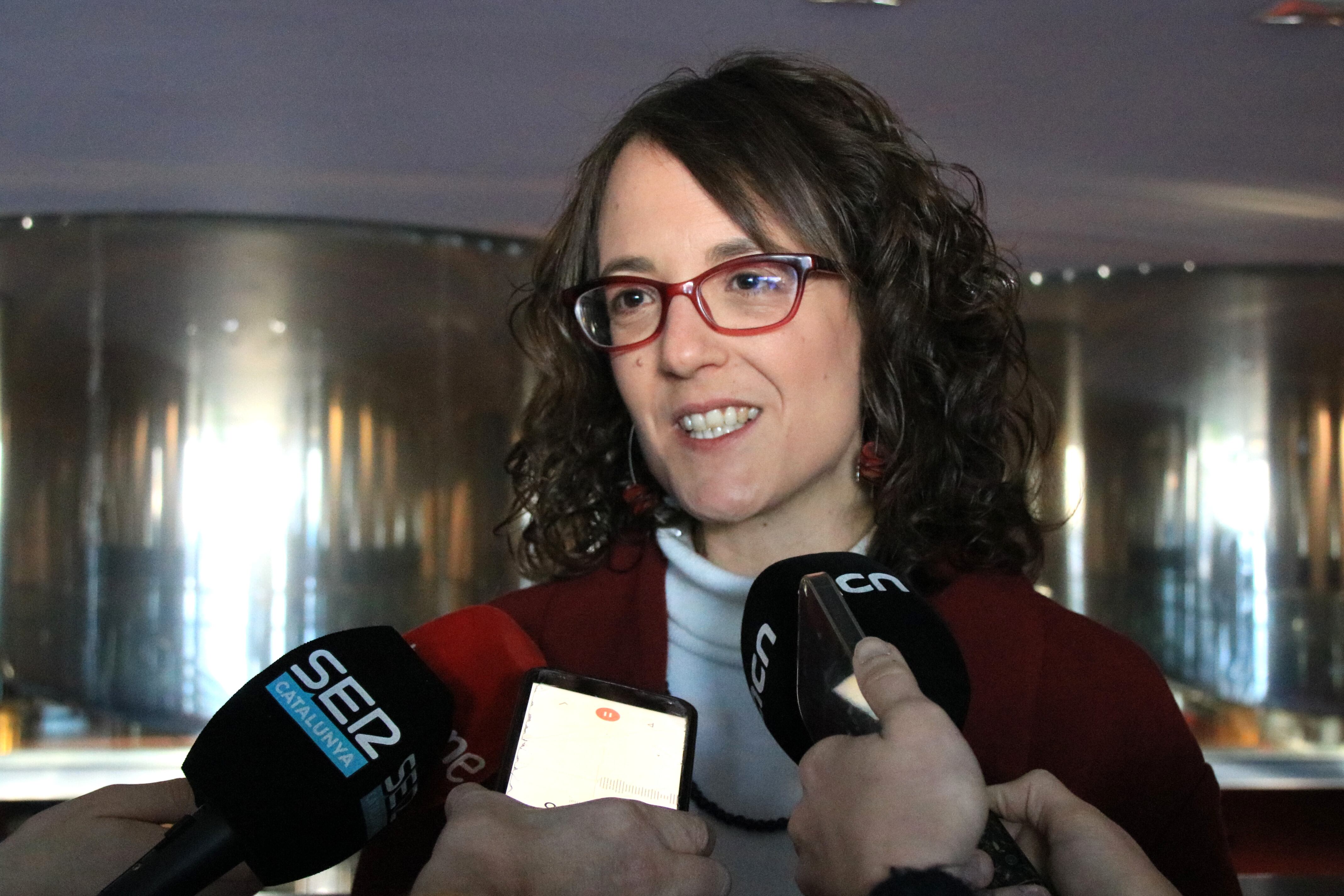 Tània Verge, consellera d&#039;Igualtat i Feminismes, en una atenció als mitjans des del Museu d&#039;Història de Catalunyary comment