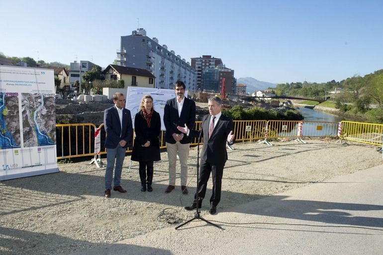 El lehendakari en su intervención durante la visita a las obras de Martutene