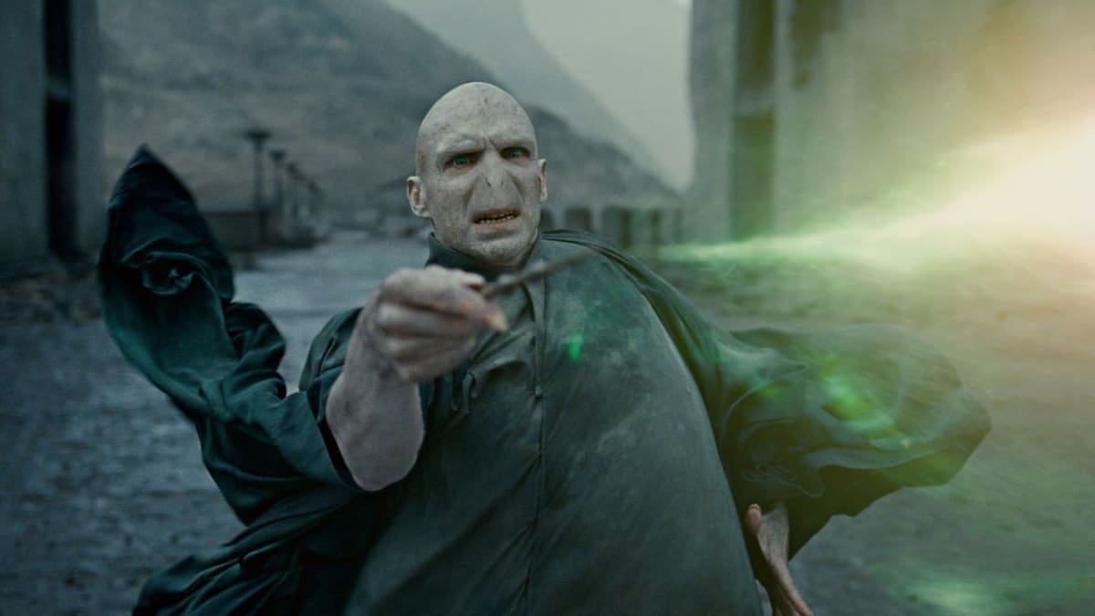Ralph Fiennes descarta interpretar de nuevo a Voldemort en la nueva serie de Harry Potter: "Creo que ya es demasiado tarde"