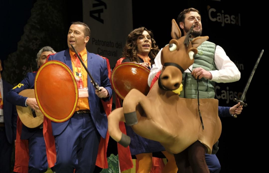 La chirigota "Un pasito a la izquierda y otro a la derecha" representando a diferentes políticos