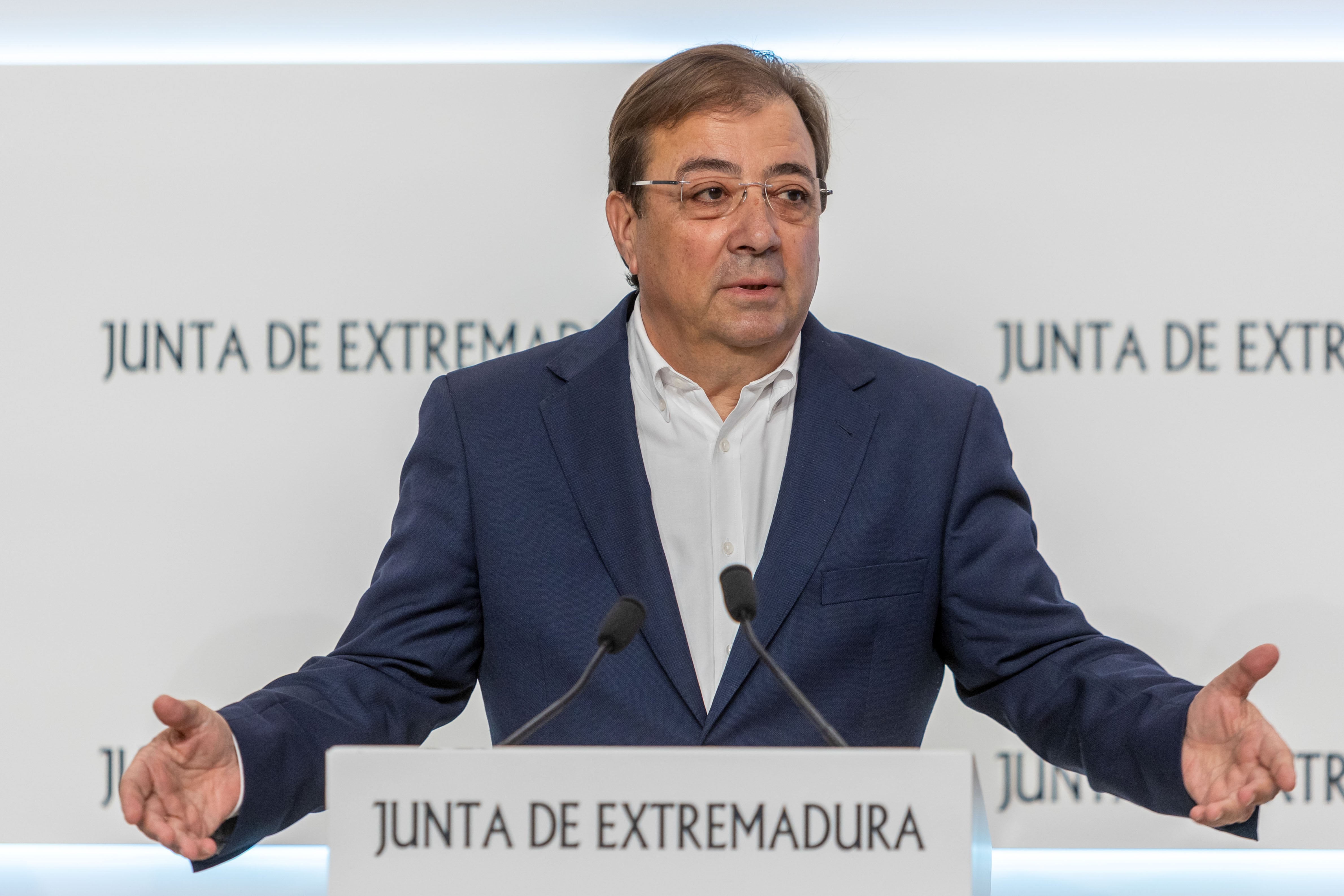 Guillermo Fernández Vara, en una rueda de prensa.