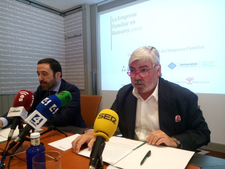 De izquierda a derecha el director general de Banca March, Alberto del Cid, y el presidente de la Asociación Balear de la Empresa Familiar (ABEF), Rafel Salas.