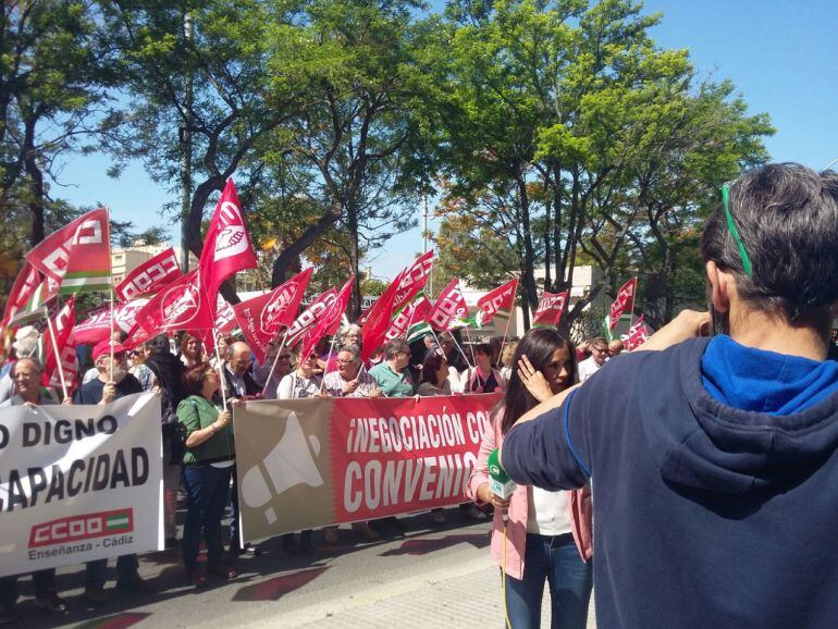 Manifestación ante la Confederación de Empresarios de la provincia de Cádiz