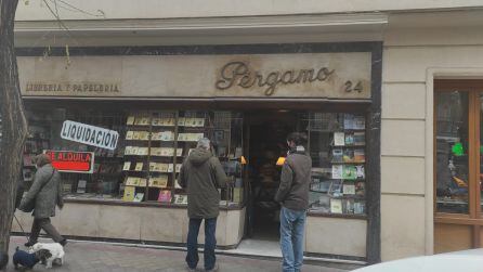 Fachada de la librería Pérgamo en liquidación