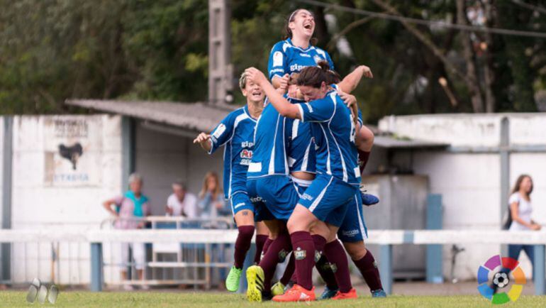 Silvia Ruiz celebra su extraño gol en el Karla Lekuona