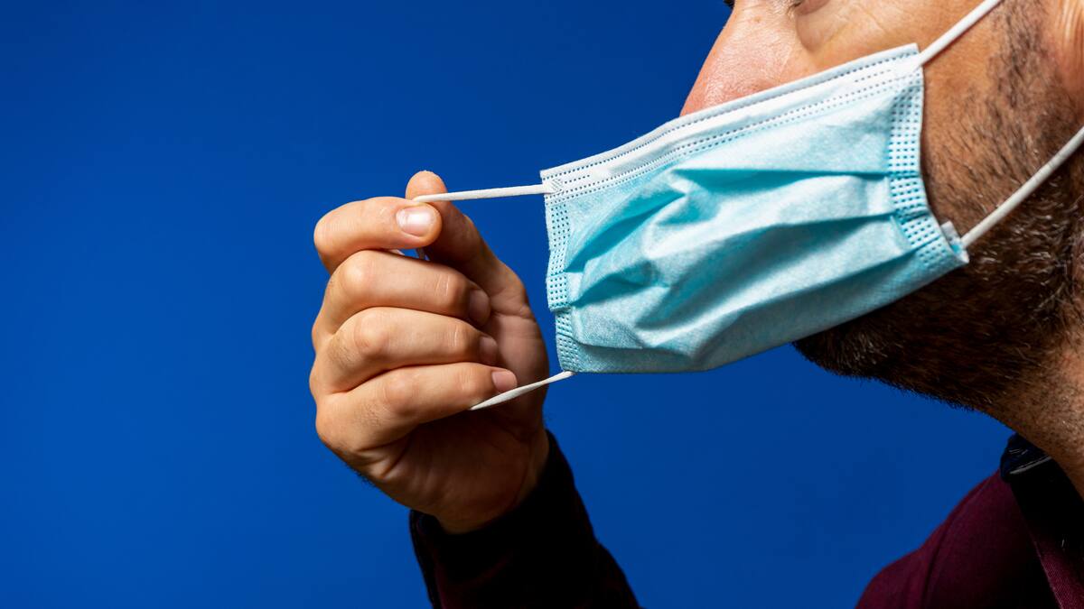 Hablamos con Emérito Peramato sobre el uso de las mascarillas ante el pìco de contagios de gripe y COVID