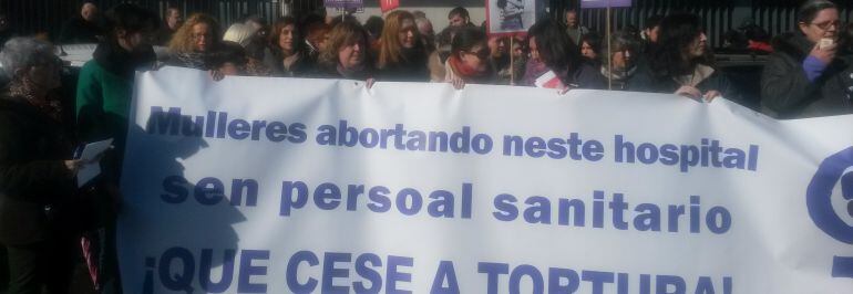 Concentración en el CHUAC de la Plataforma por un Aborto digno. Foto de archivo