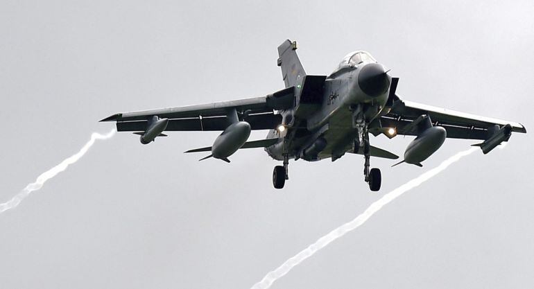 Fotografía de archivo tomada el 12 de mayo de 2014 que muestra un avión de reconocimiento &quot;Tornado&quot; en Jagel (Alemania). 