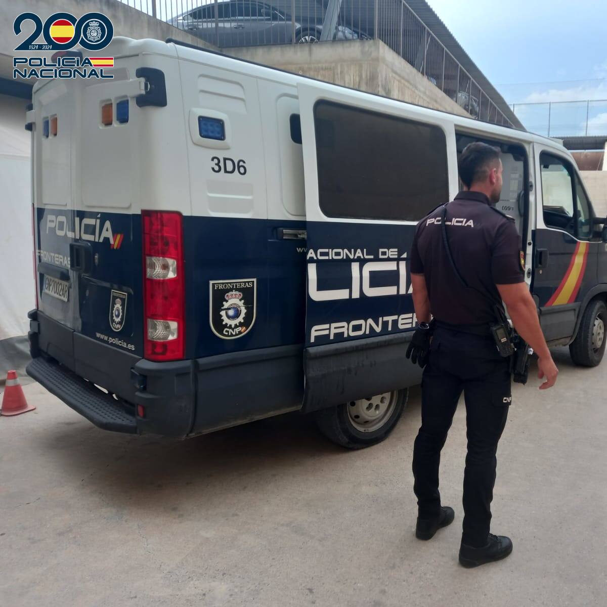 La Policía detiene en Alicante al transportista de una marca de ropa por robar género para venderlo a otros dos arrestados