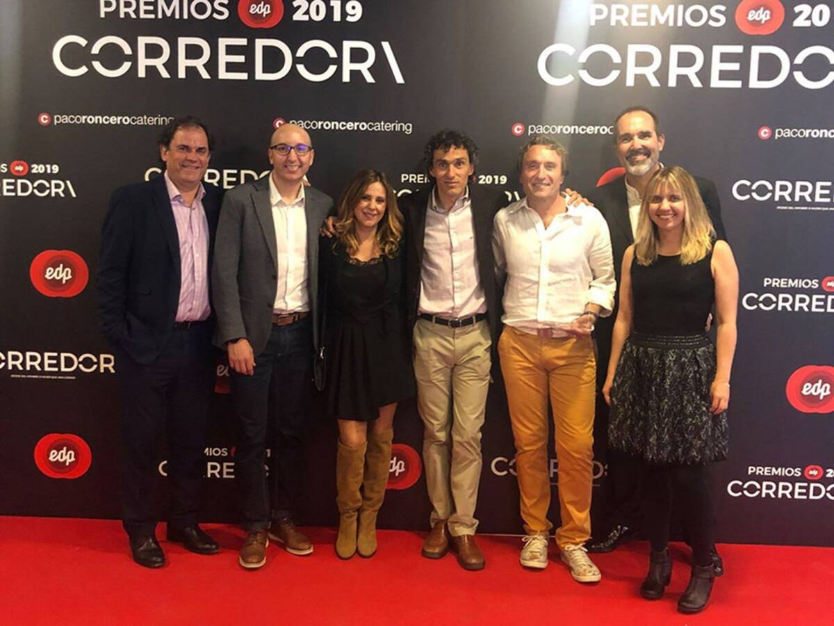 Franc Beneyto y su equipo galardonados por la creación de su zapatilla NOA