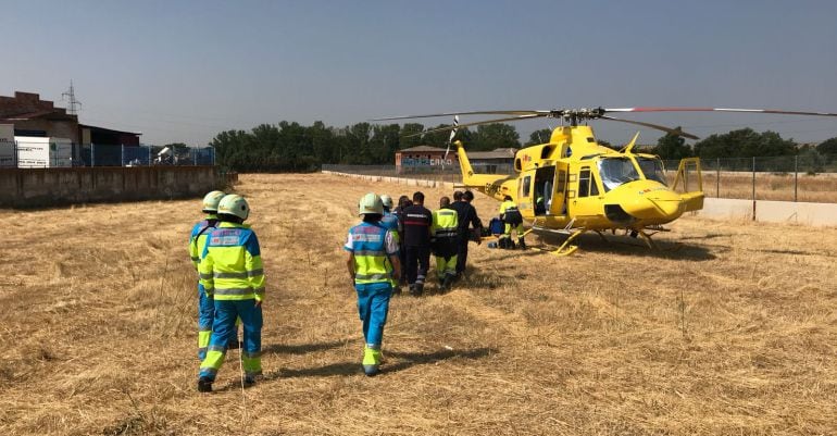 Traslado del herido grave en helicóptero desde Sanse