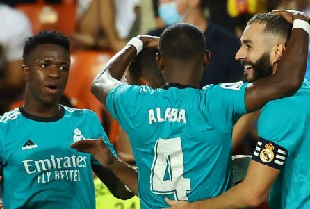 Los jugadores del Real Madrid celebrando su gol frente al Valencia