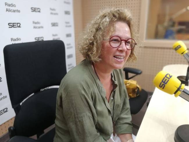 Imagen de archivo de Josefina Bueno en los estudios de Radio Alicante. Foto: Silvia Cárceles